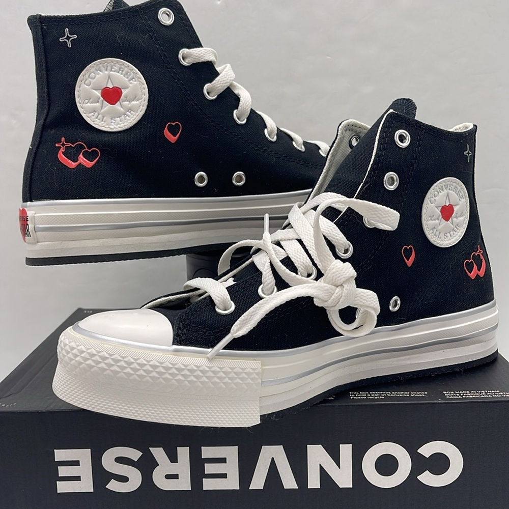 Converse WMNS High-Tops w Red Heart Details
CTAS EVA LIFT HI
BLACK/VINTAGE WHITE - Picture 9 of 16
